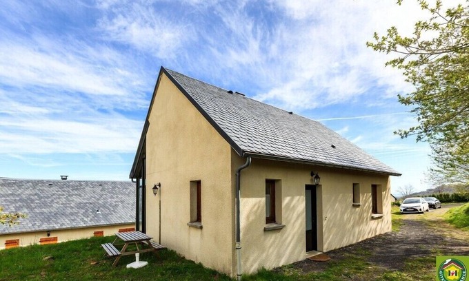 Besse-en-Chandesse House | Maison Cosy au Cœur de la Chaine des Puys et à Proche des Pistes !