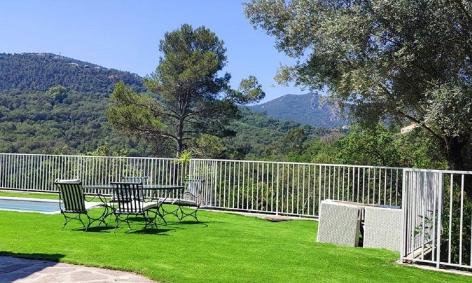 Les Adrets-de-l'Esterel House | Maison Dans L Esterel A 15 MN DE LA MER