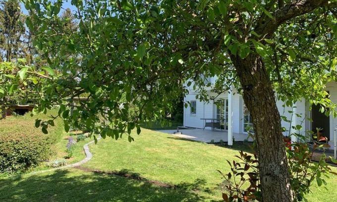Metterich Cottage | Maison Grande Fleur Comfortable holiday residence