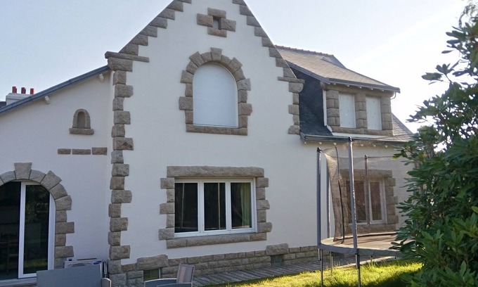 Plozevet House | Maison Indépendante Centre Ville Jardin 8 Personnes 2 Kilomètres de la mer