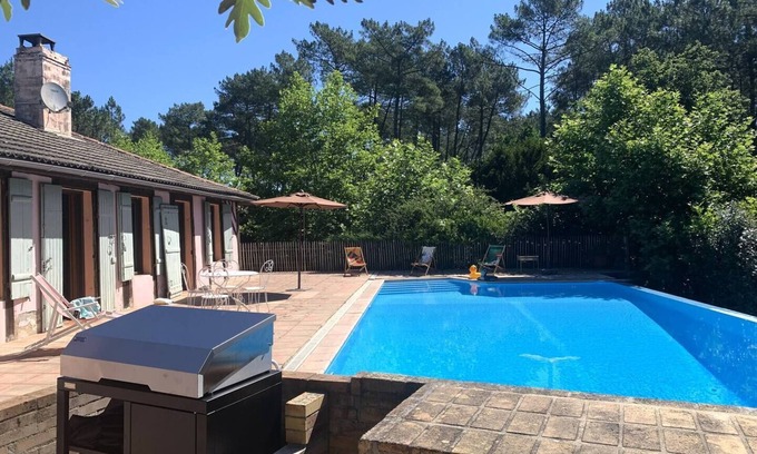 Ychoux Villa | Maison Landaise sleeps 10 Airial swimming pool tennis bowling green near lake & ocean