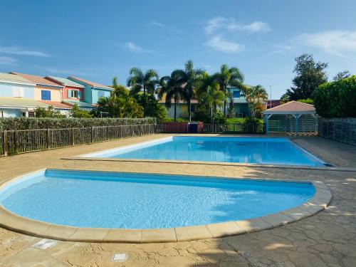 Pointe de la verdure Apartment | Maison mitoyenne , piscine,Citerne, jardin, parking, plage