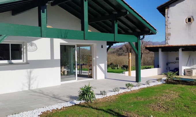Sare House | Maison Neuve Avec Piscine, Dans Très Beau Village de Sare et Quartier Classé