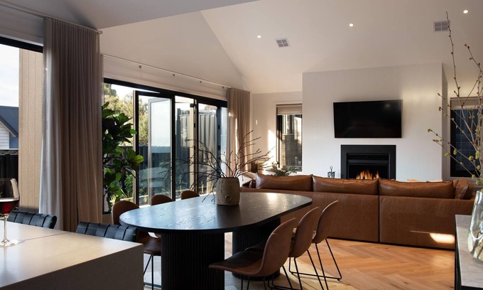 Daylesford House | Maison Noire- stunning Scandinavian design, great location