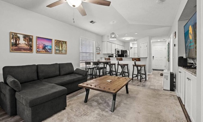 The Dunes Condo | Maison Place Unit I offers a serene stay a quick walk to the Beach!
