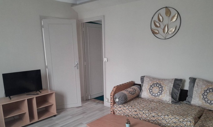 Tremblay-en-France House | Maison Plain Pied Jardin Parking Proche Toutes Commodités