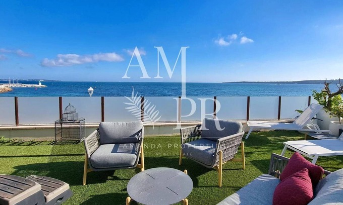 Pointe Croisette Villa | Maison Première ligne - eyes in the water - facing the beach