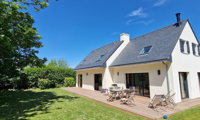 Landunvez House | Maison Rénové Avec Grand Jardin à 300m de la Plage