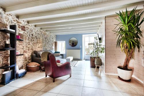 Cuiseaux House | Maison Saint-Thomas