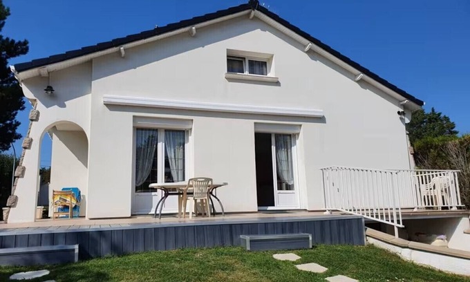 Sainte-Cecile-Plage House | Maison Sainte Cécile near beach and shops, pets welcome