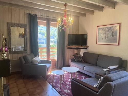 Cauterets House | Maison spacieuse avec parking et balcon à Cauterets - FR-1-812-21