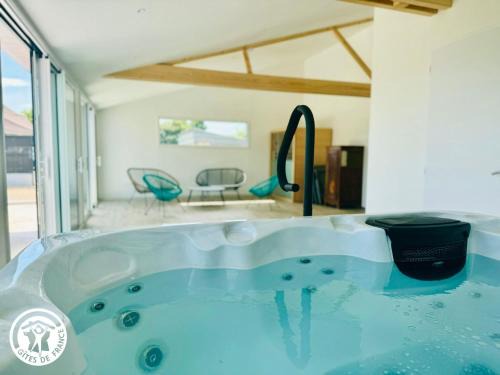 La Roche-sur-Yon House | Maison spacieuse avec spa et sauna, proche centre-ville, plages et sites touristiques de Vendée - FR-1-426-558