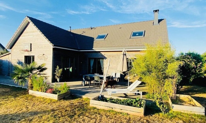 Longueil House | Maison Tout Confort, Large Relaxing Garden, 2/3kms from Quiberville Beach