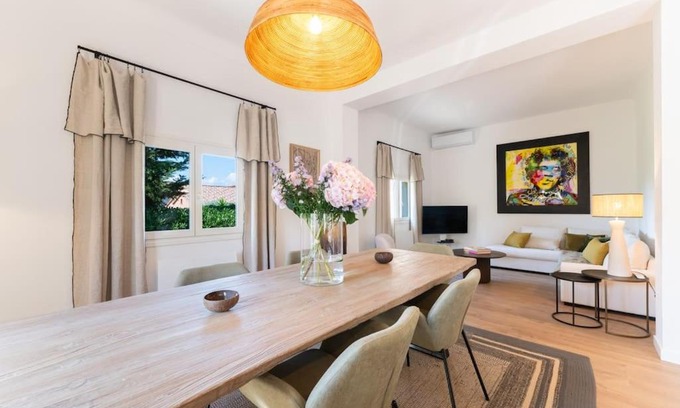 Saint-Tropez Villa | Maison Tropézienne en plein centre avec jardin et piscine