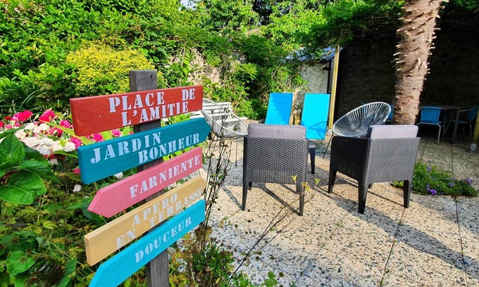 Treffiagat House | Maison typique pour 6 personnes, jardin clos et fleuri, proche plage