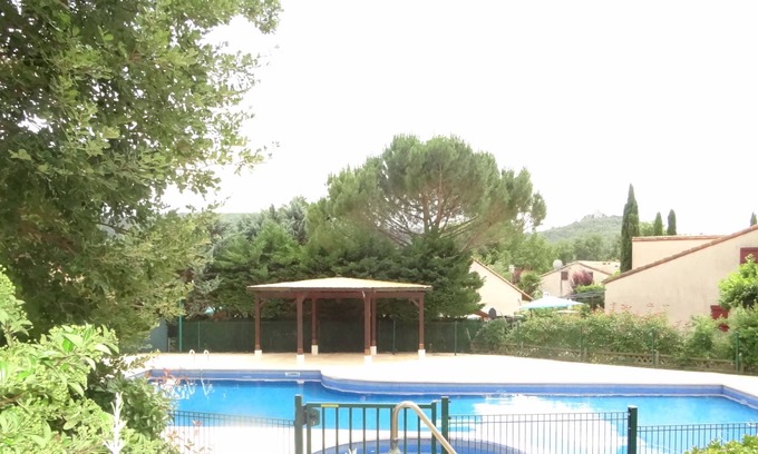 Forcalqueiret House | Maisonette Avec Terrasse et Piscine Commune