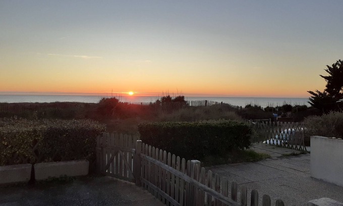 Barbatre House | Maisonette with sea view terrace and proximity to the sea.