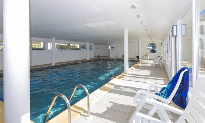 Le Tronchet Condo | Maisonnette Spacieuse + Terrasse | Accès Piscine