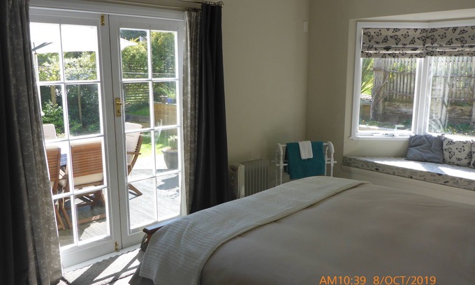 Nelson Cottage | Maitai Cottage. Convenient cottage close to the centre of Nelson