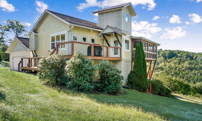 Smithville Ski Chalet | Majestic at Blue Center Hill Lake