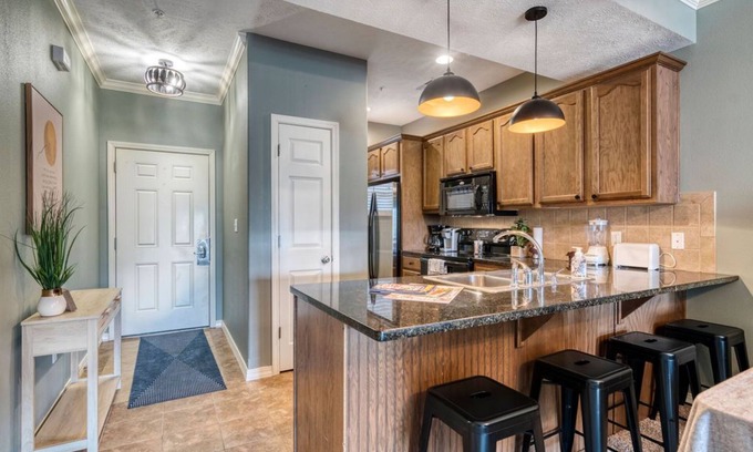 Table Rock Condo | Majestic Lakeside Hideaway