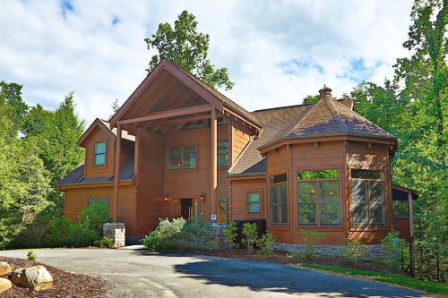 Gatlinburg - Pigeon Forge Ski Chalet | Majestic Manor by Eden Crest