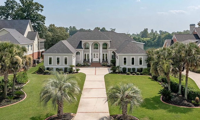 North Augusta House | Majestic Modern Masters Rental on the Savannah River