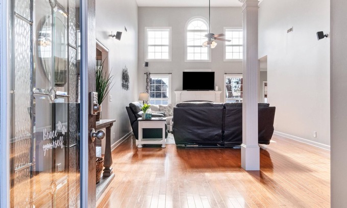Murfreesboro House | Majestic Murfreesboro Manor – A Pet Friendly Escape!