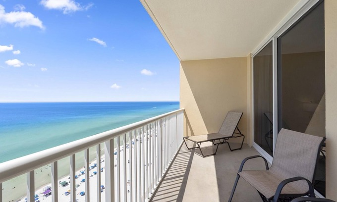 Long Beach House | Majestic T2 - 1606