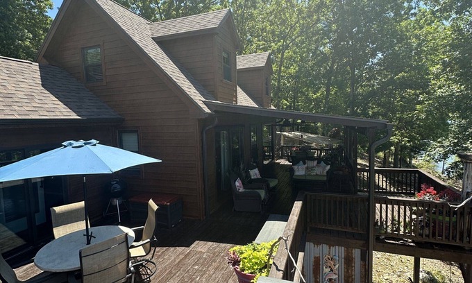 Shell Knob House | Majestic Waters is a Lake Front home on Table Rock Lake proximity to Branson