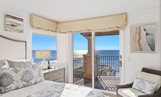 Laguna Beach Villa | Majorca Surf, Swim, stroll to main beach. Rlx