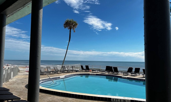 Ormond Beach Hotel | Makai Beach Lodge