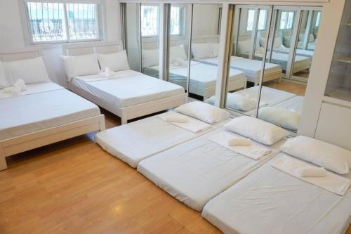 Guadalupe Nuevo House | Makati Altean Apartment (Delfin Room)