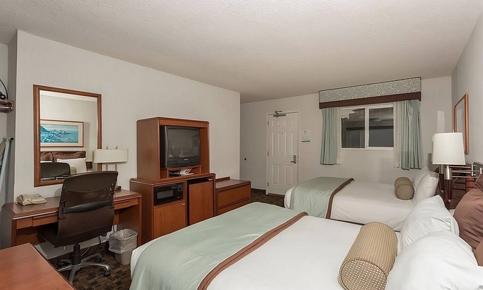 Newport Hotel | Make Your Trip More Enjoyable! Two Great Units, Pets Allowed, Parking!