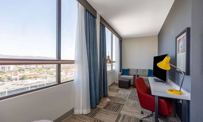 Emeryville Hotel | Make Your Trip More Enjoyable! Parking, Pets Allowed, Near Shorebird Park!