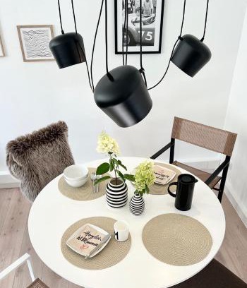 Detmold Apartment | MAKERS and ROOMS APARTMENT 01 Pauline 110qm Parkplatz 1-4 Personen