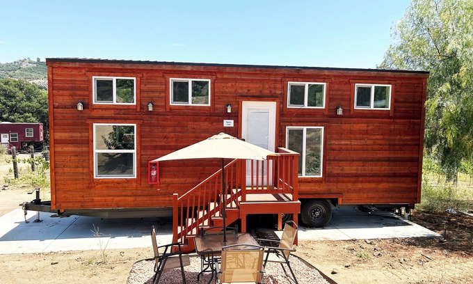 Fallbrook Cabin | Malbec Cabin @ Vinyard Winery, 3 Adults, 1 Kid, WiFi, AC, Fallbrook