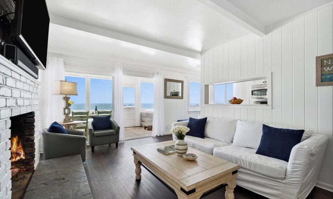 Eastern Malibu Condo | Malibu, Carbon Beach - Oceanfront Suite Seven