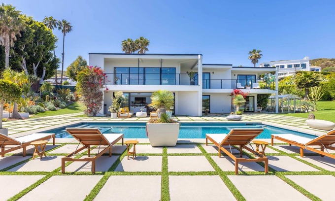 Central Malibu House | Malibu Luxury 4 BR Home w Pool and Ocean Views