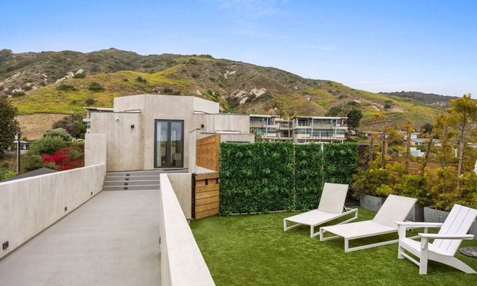Eastern Malibu Apartment | Malibu Sand Suite #16 - Perfect Beach-Side Studio