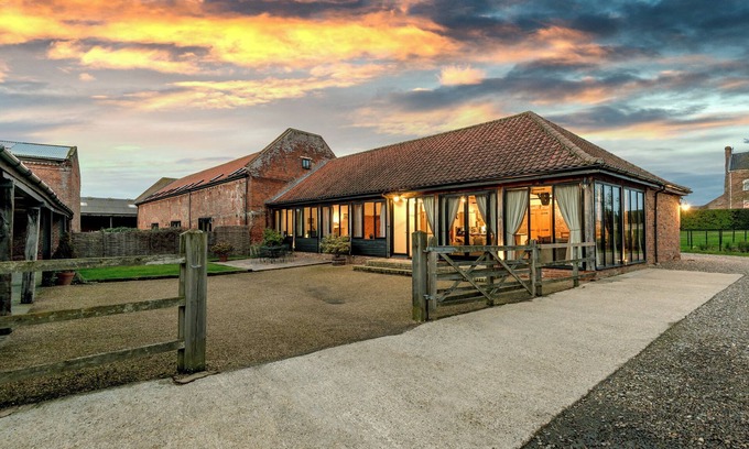 Beccles Cottage | MALLARD, pet friendly, luxury holiday cottage in Wheatacre