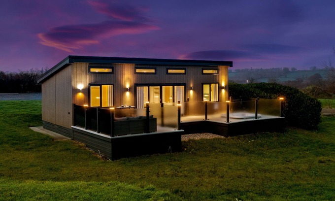 Canaston Wood House | Mallard's Rest - Countryside, Hot Tub