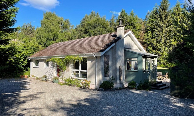 Boat of Garten Cottage | Mallard - sleeps 6 guests in 3 bedrooms