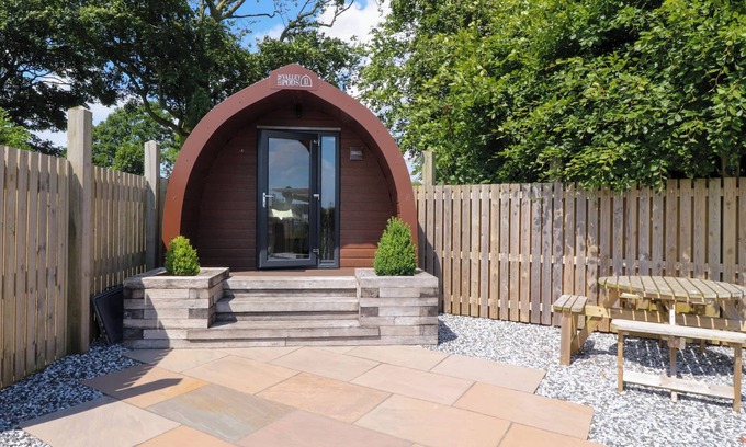 Knott End-on-Sea Cottage | MALLARD VIEW, romantic, character holiday cottage in Lancaster