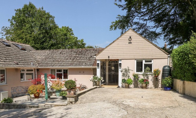 Dorchester Cottage | MALLARDS AT RIVENDELL, pet friendly, with a garden in Piddletrenthide