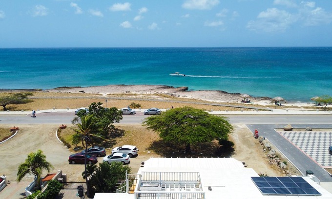 Malmok Apartment | Malmok private 2BR 2BA apartment steps-beach view