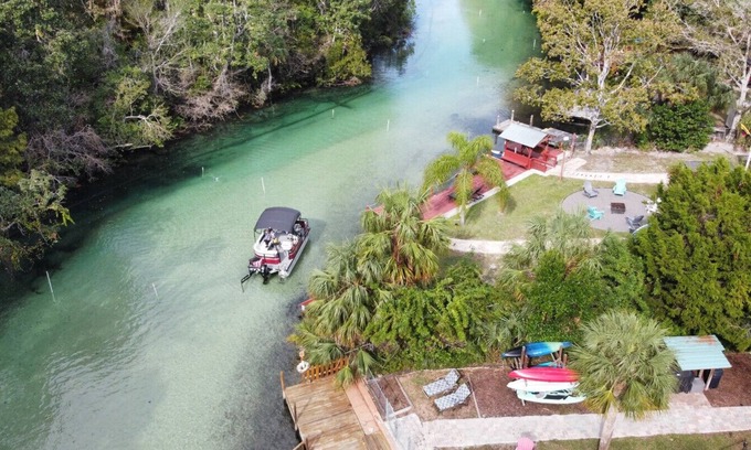 Weeki Wachee Gardens House | Manatee Cove Compound Retreat Star5Vacations
