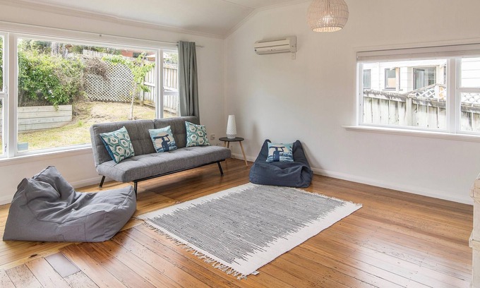 Raumati Beach Cottage | Manawa o Raumati - Raumati Beach Holiday Home