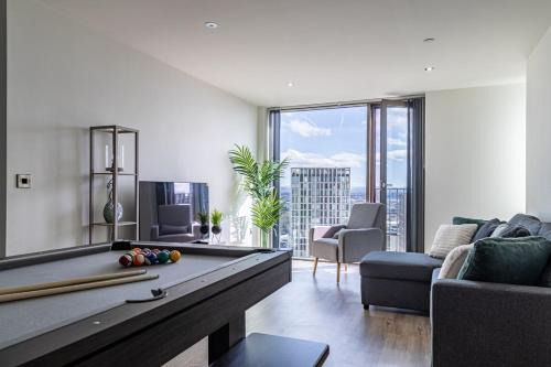 Manchester City Centre Apartment | Manchester City Centre,Picadilly , Skyline View