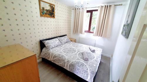 Little Hulton Apartment | Manchester cosy 2-Bedroom Apartment Free WIFI and Parking